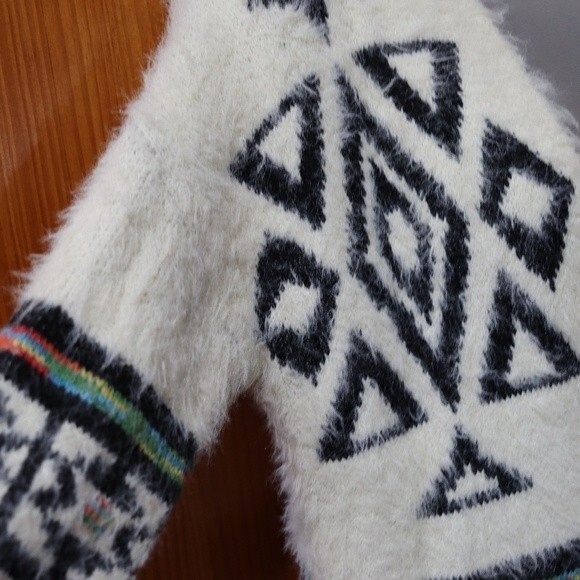 Sequin Hearts Aztec Print Fuzzy Long Line Blanket Cardigan Sweater Med - Picture 4 of 15